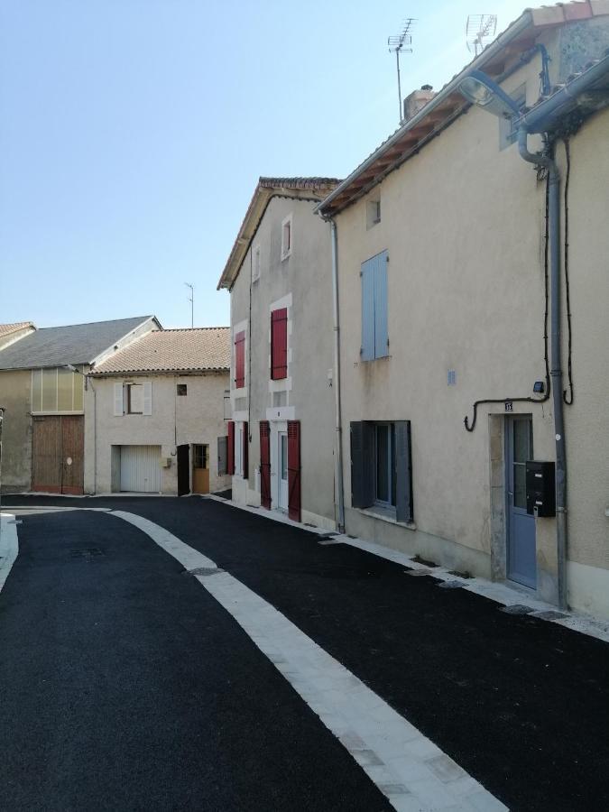 Le Refuge De La Sallee Gençay Exterior foto